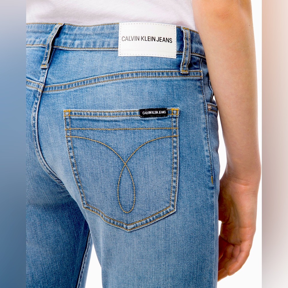 Calvin Klein Women's Mid Rise Slim Fit size 28